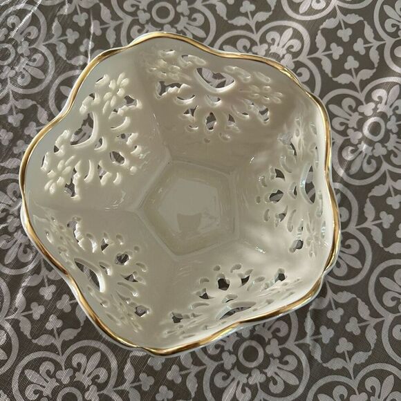 Lenox Eternal Hearts 5.5”‎ Pierced Round Bowl Scalloped Trim - 24k Gold - Picture 4 of 8
